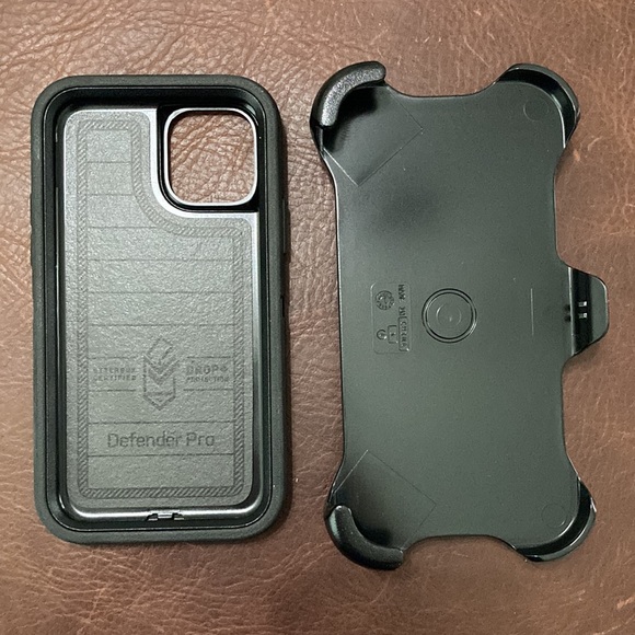 iPhone 11 Pro Defender Series Otter Box Case - Picture 9 of 11
